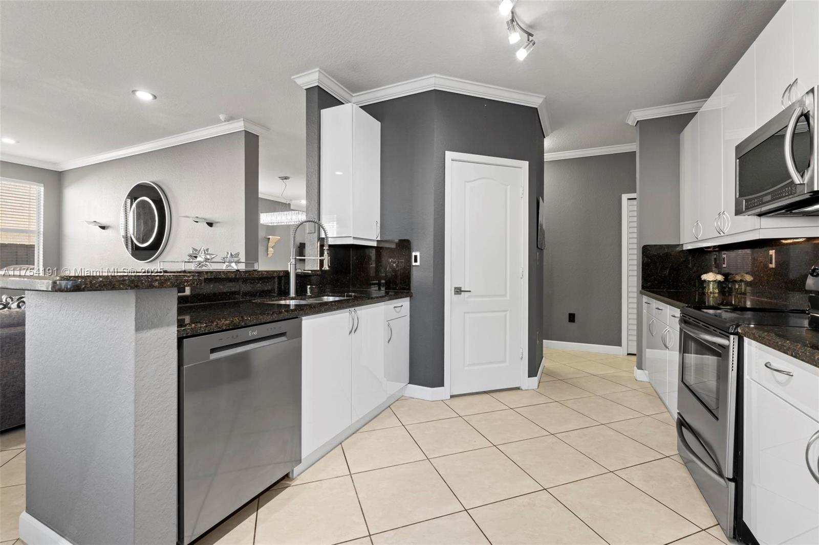 CRESTVIEW LAKES 1ST ADDN - Residential