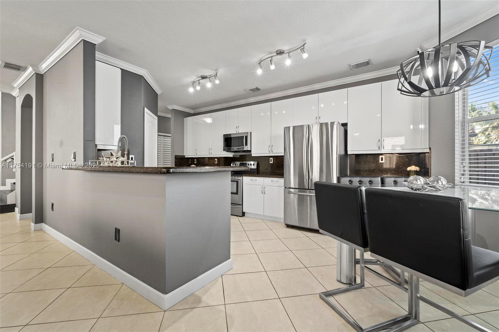CRESTVIEW LAKES 1ST ADDN - Residential