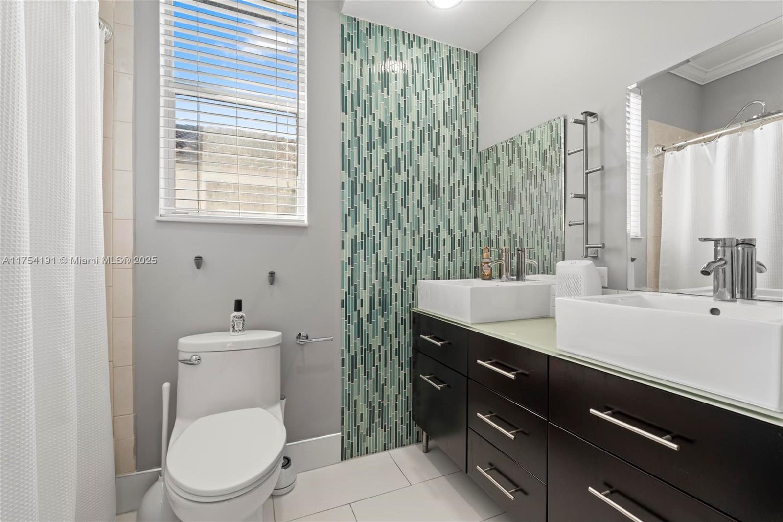 CRESTVIEW LAKES 1ST ADDN - Residential