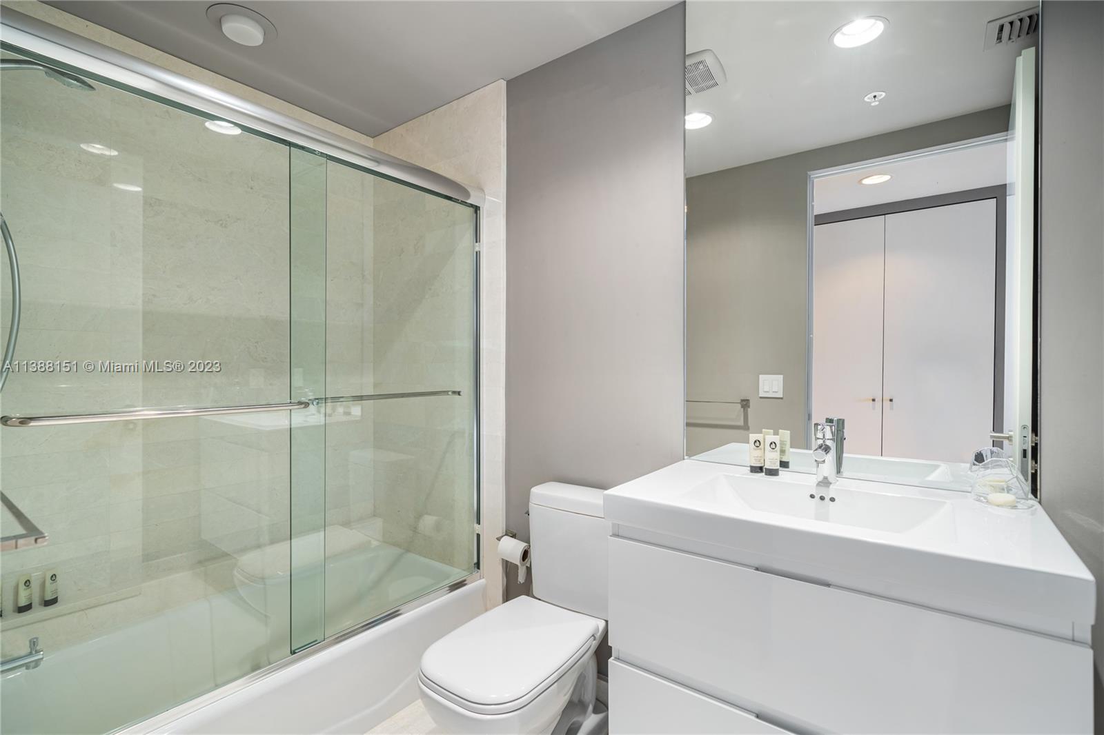 MARINA PALMS RESIDENCES N - Residential