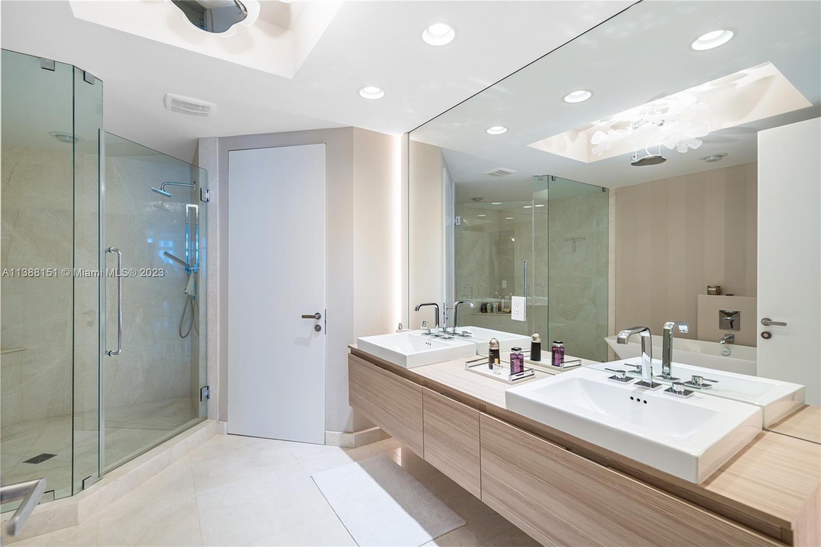 MARINA PALMS RESIDENCES N - Residential