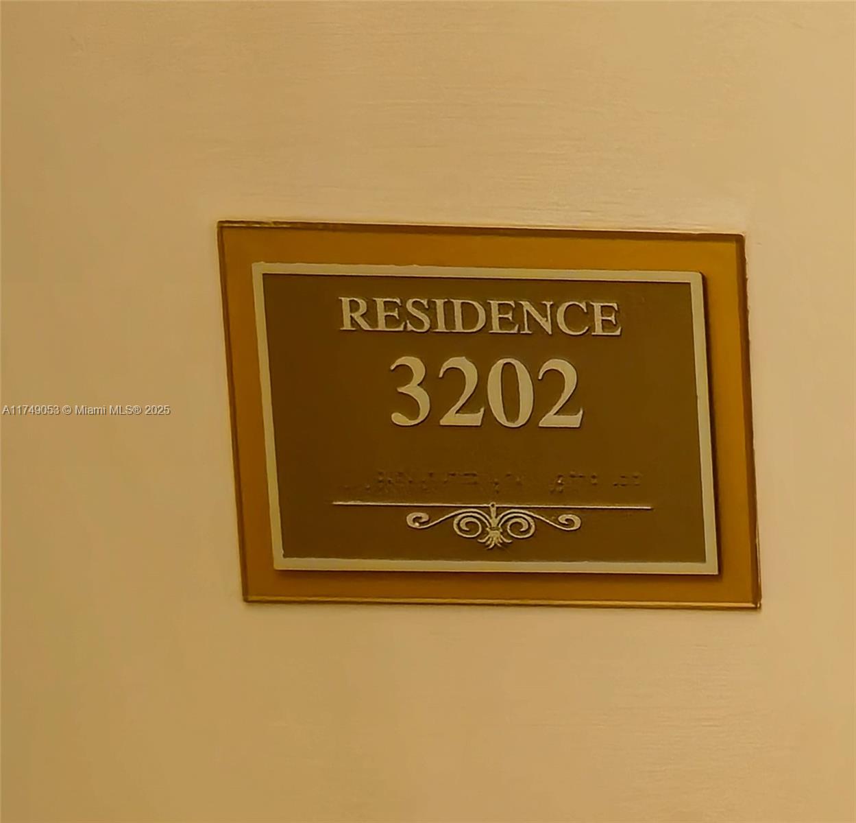 LA PERLA CONDO - Residential Lease