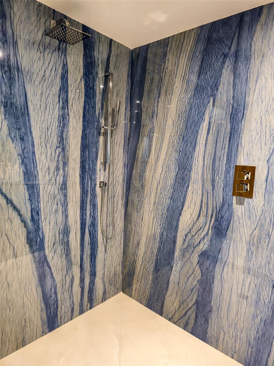 LA PERLA CONDO - Residential Lease