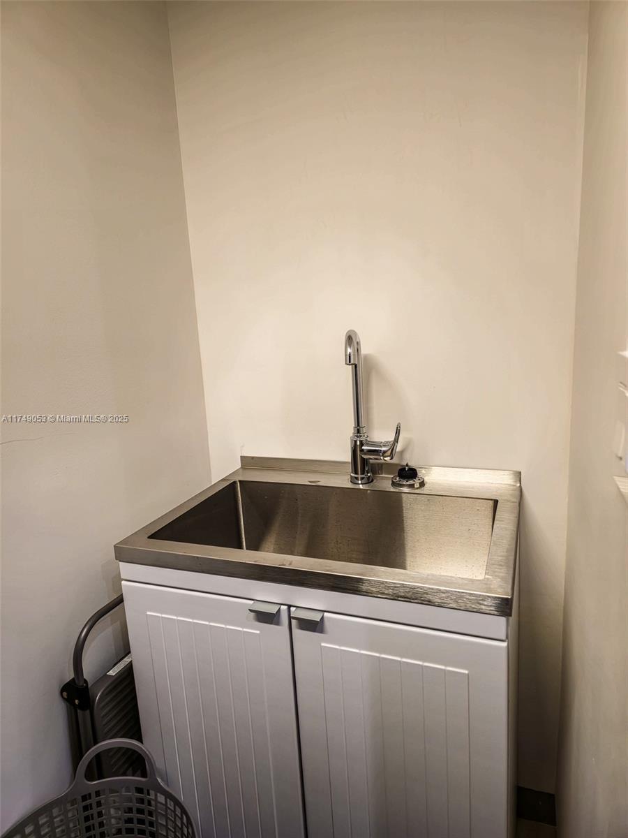 LA PERLA CONDO - Residential Lease