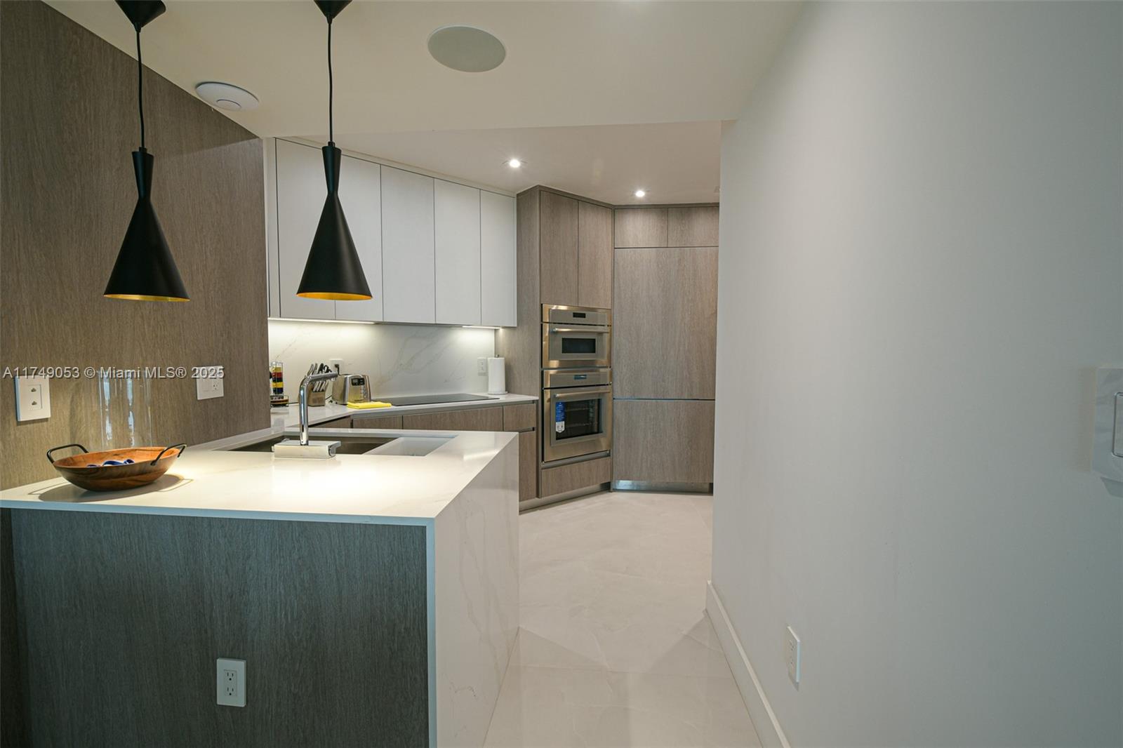 LA PERLA CONDO - Residential Lease