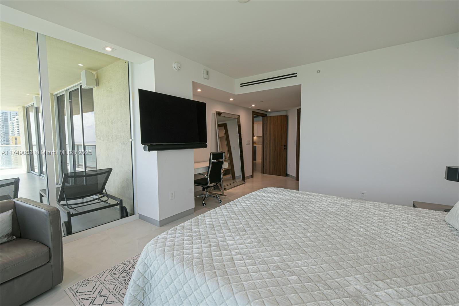 LA PERLA CONDO - Residential Lease