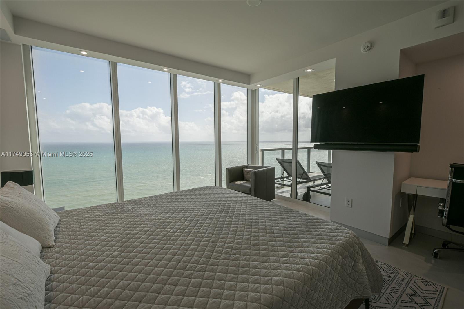 LA PERLA CONDO - Residential Lease