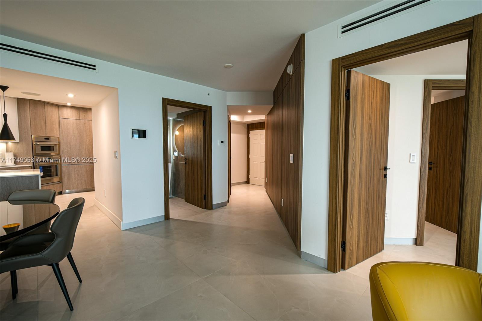 LA PERLA CONDO - Residential Lease