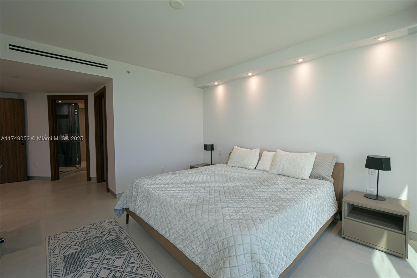 LA PERLA CONDO - Residential Lease