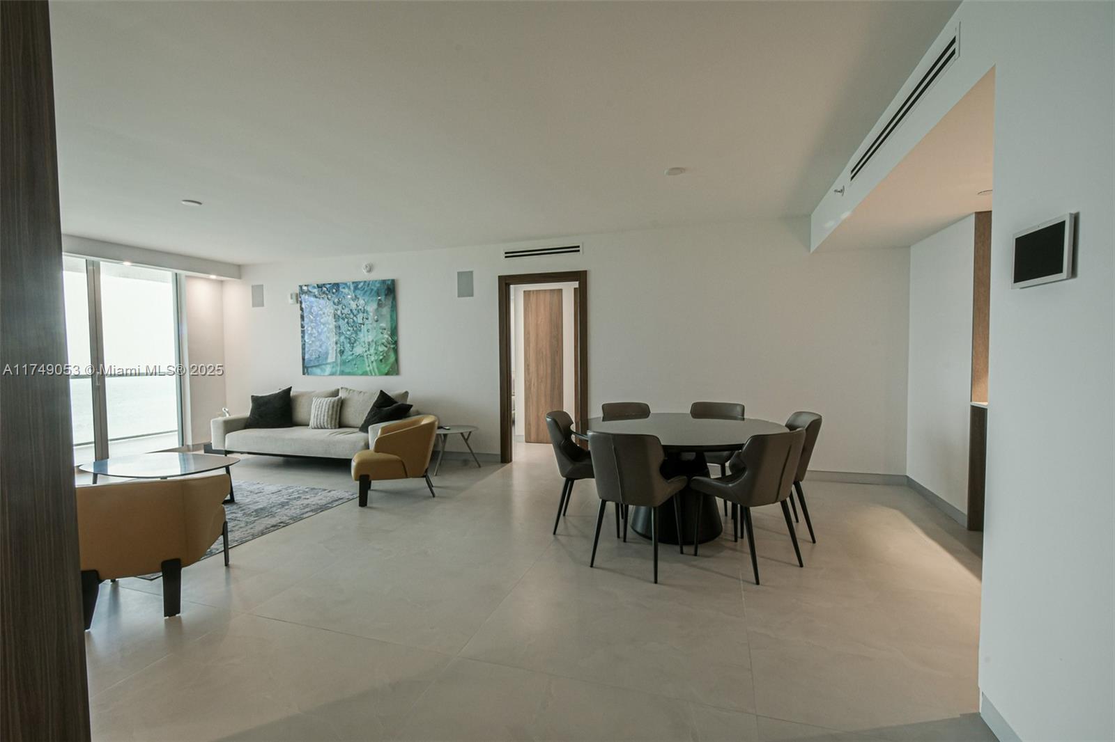 LA PERLA CONDO - Residential Lease