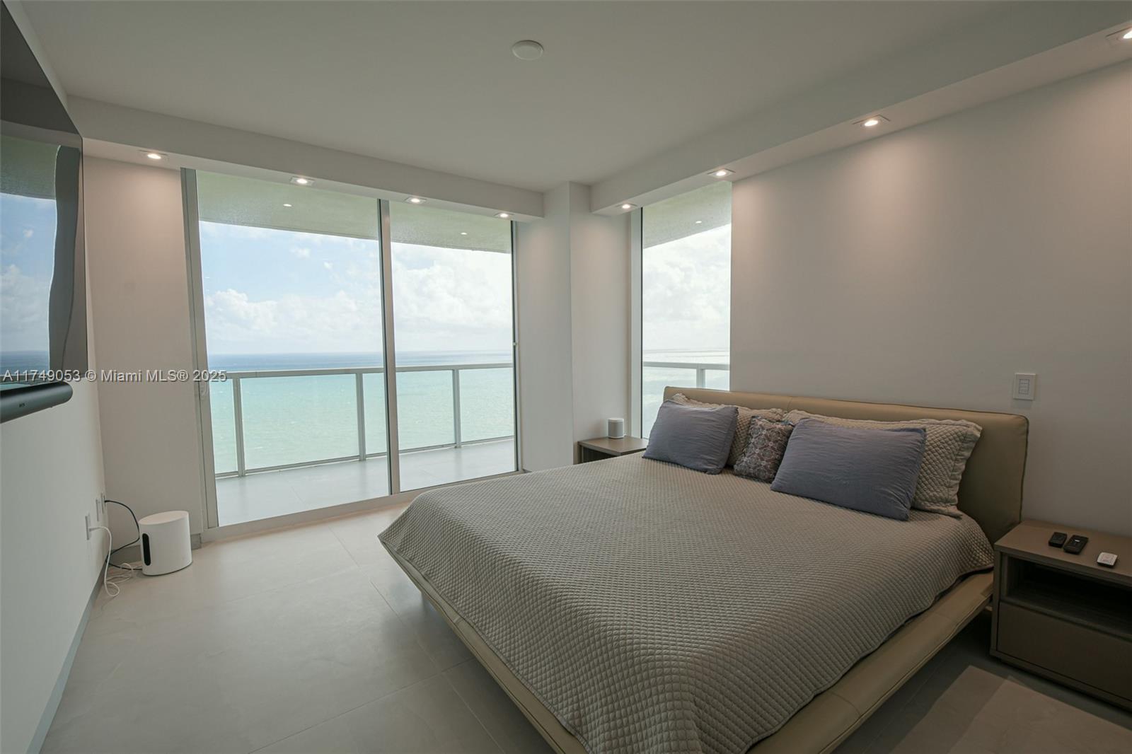 LA PERLA CONDO - Residential Lease