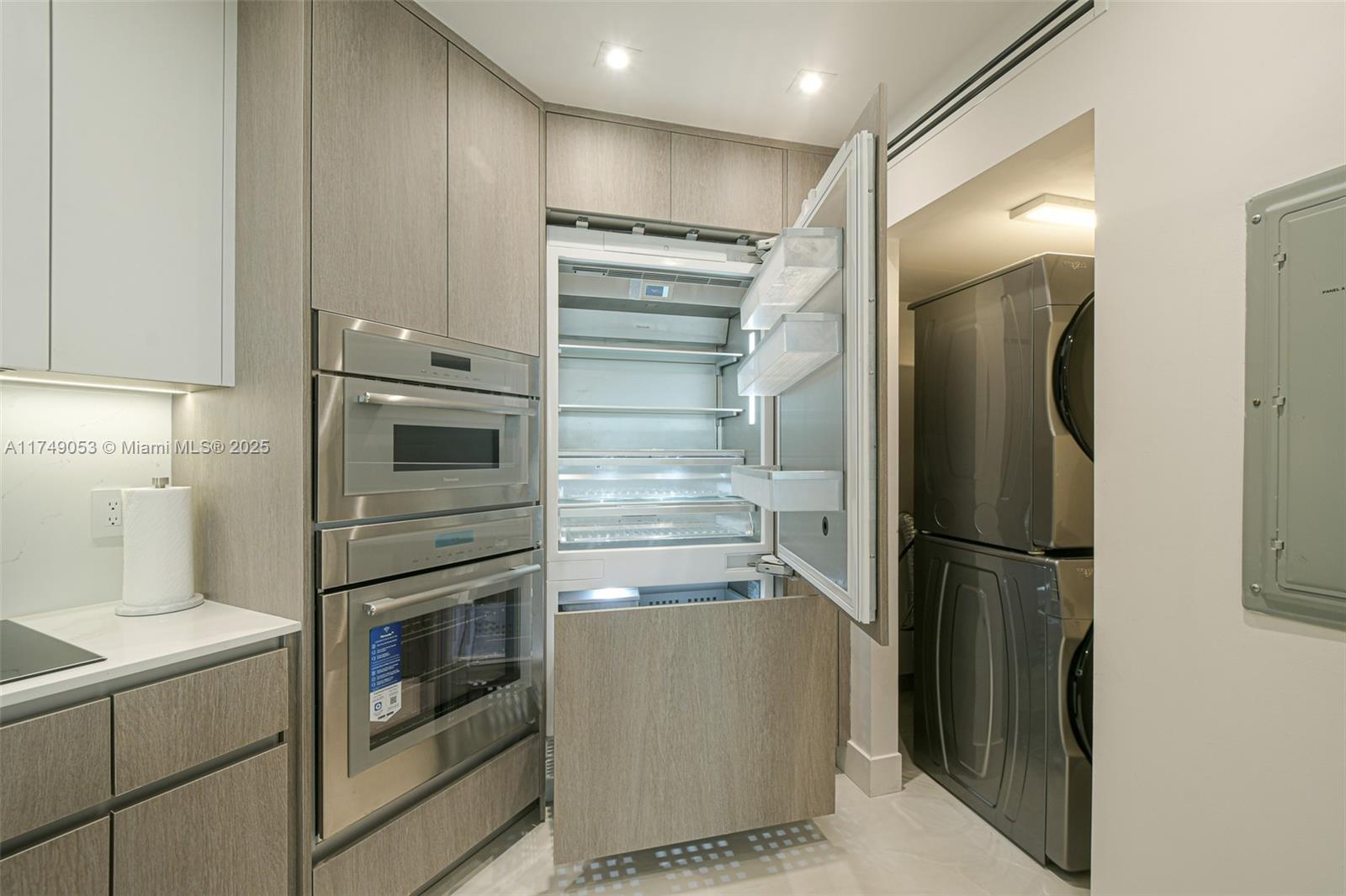 LA PERLA CONDO - Residential Lease