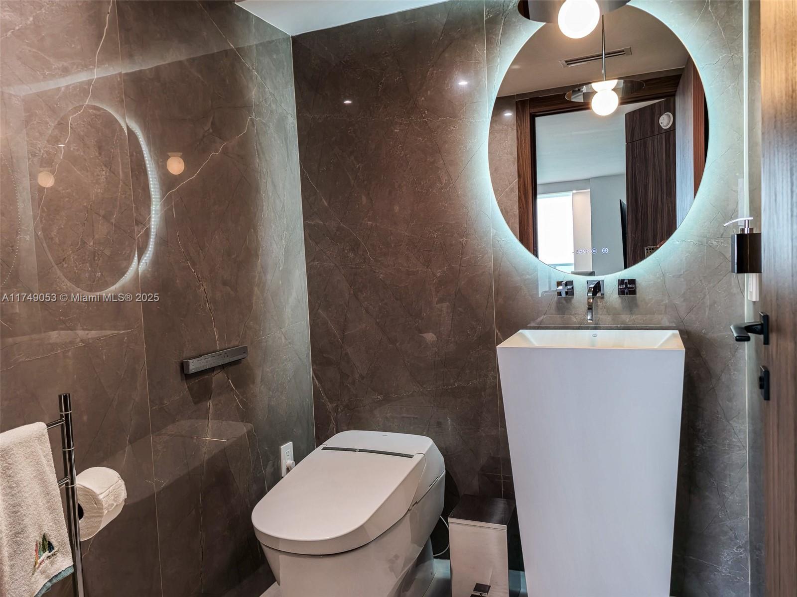 LA PERLA CONDO - Residential Lease