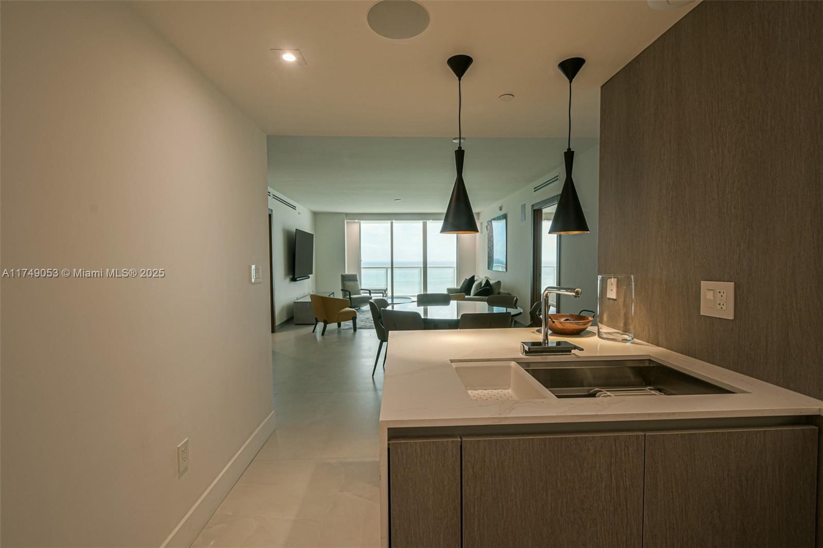 LA PERLA CONDO - Residential Lease