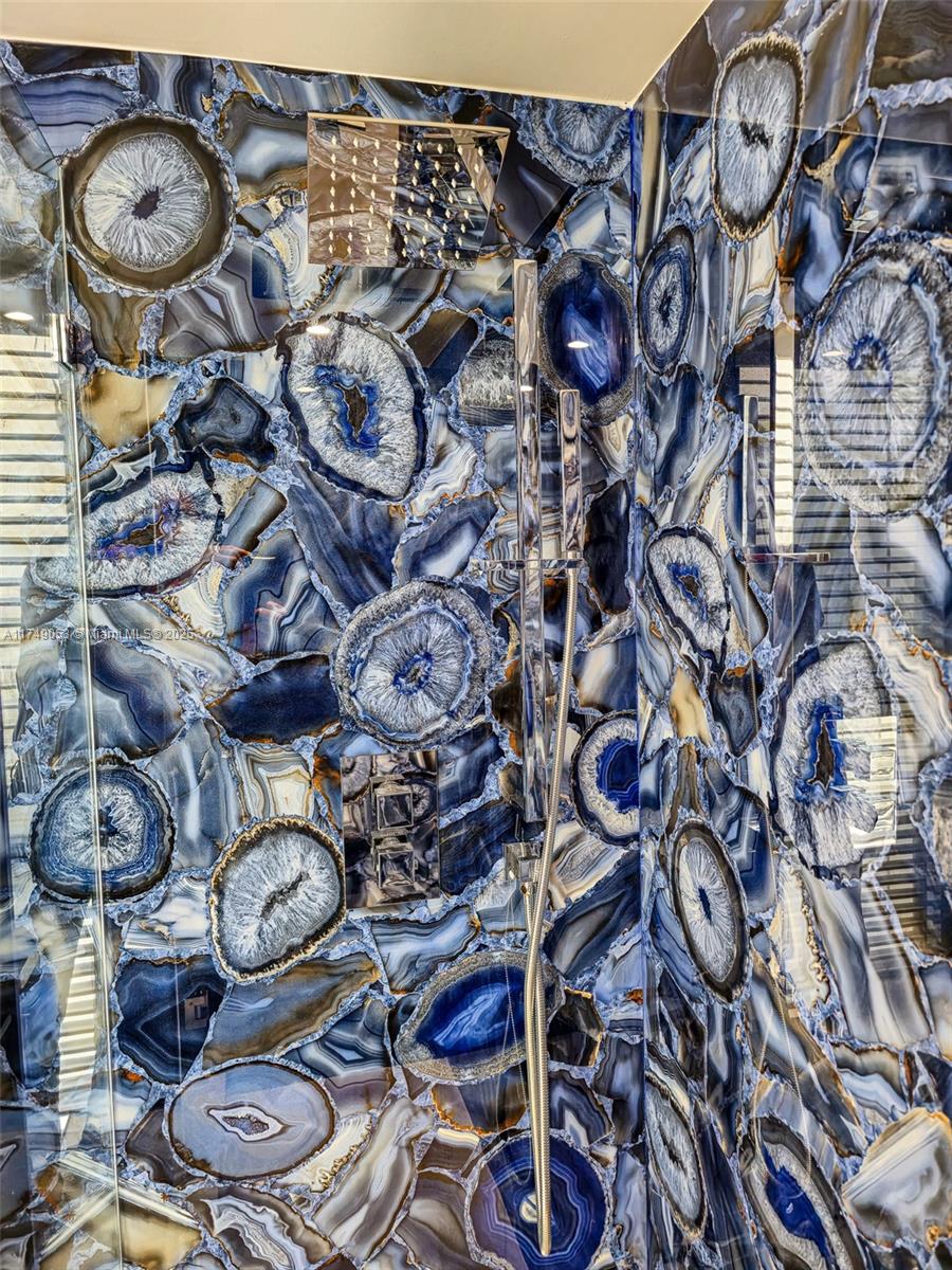 LA PERLA CONDO - Residential Lease