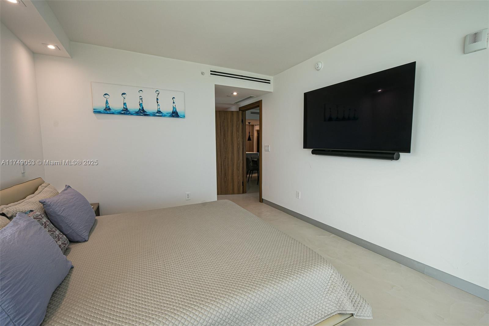 LA PERLA CONDO - Residential Lease