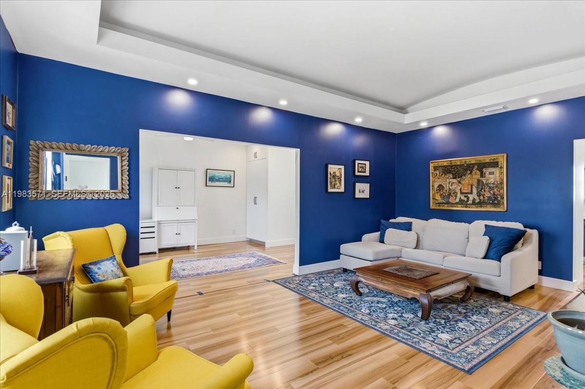 THE PINES AND THE PALMS C - Residential