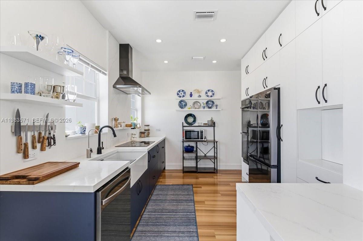 THE PINES AND THE PALMS C - Residential