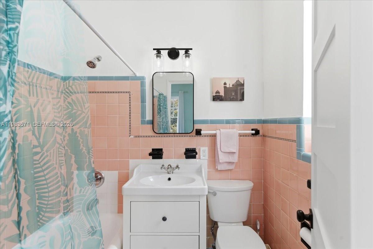 THE PINES AND THE PALMS C - Residential