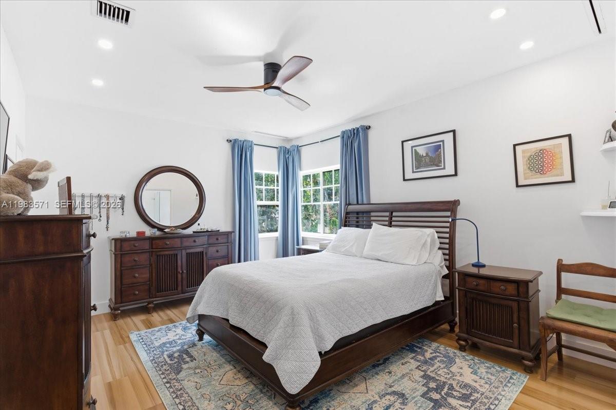 THE PINES AND THE PALMS C - Residential