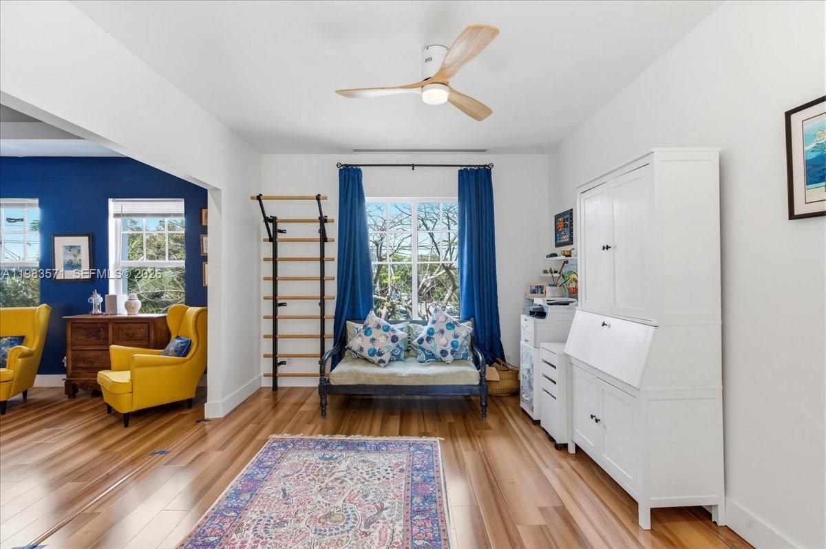 THE PINES AND THE PALMS C - Residential