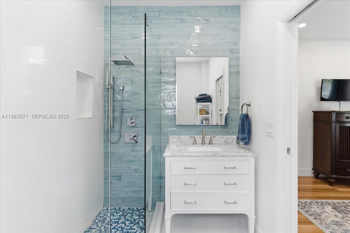 THE PINES AND THE PALMS C - Residential