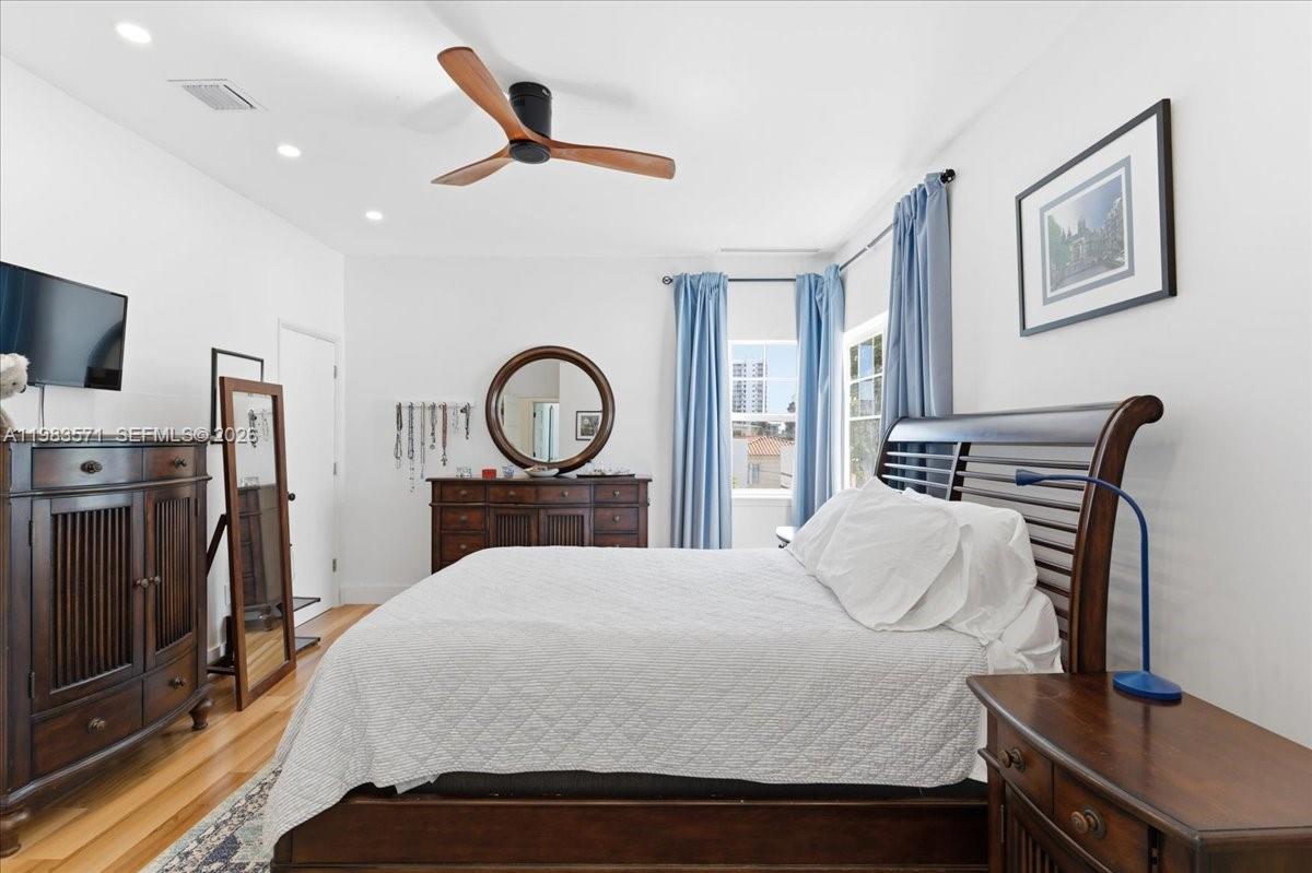 THE PINES AND THE PALMS C - Residential