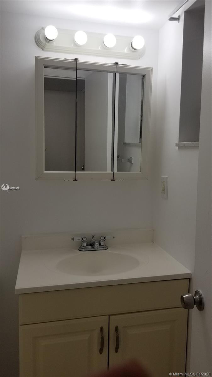 PARKSIDE TOWERS CONDO - Residential Lease