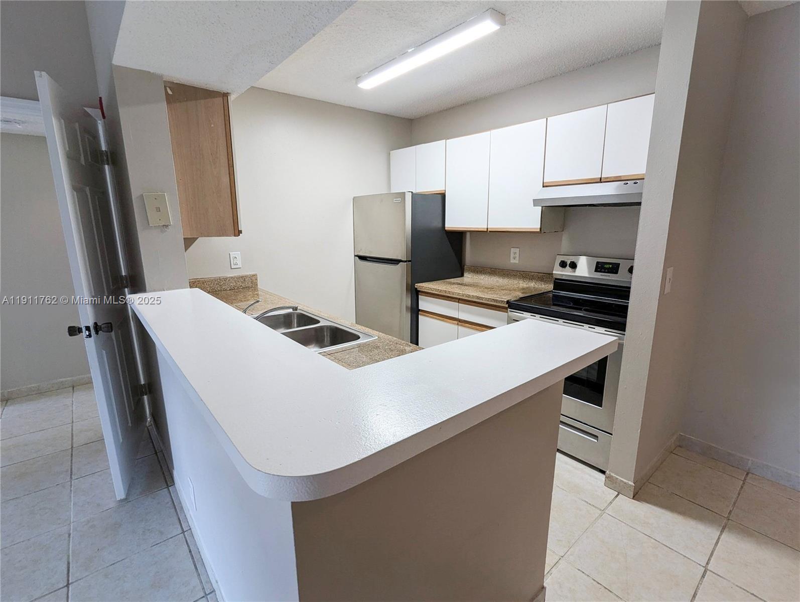 WINDWARD LAKES CONDO - Residential Lease