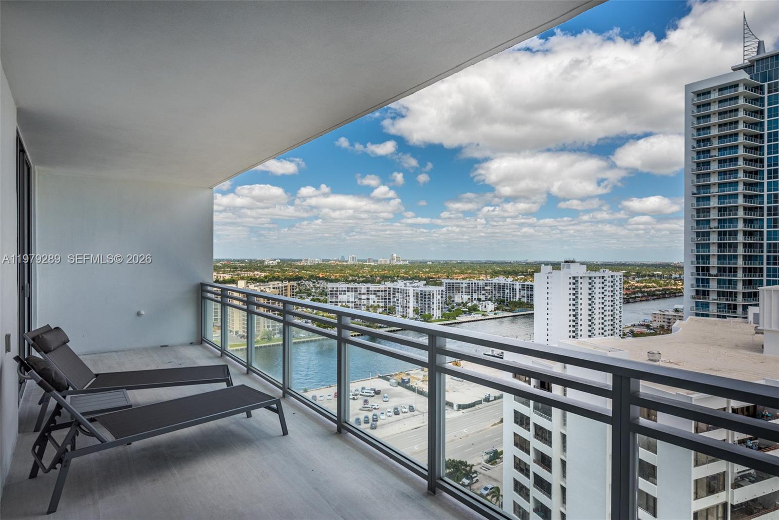 DIPLOMAT OCEANFRONT RESID - Residential Lease