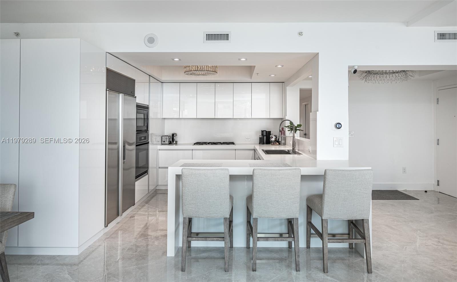 DIPLOMAT OCEANFRONT RESID - Residential Lease