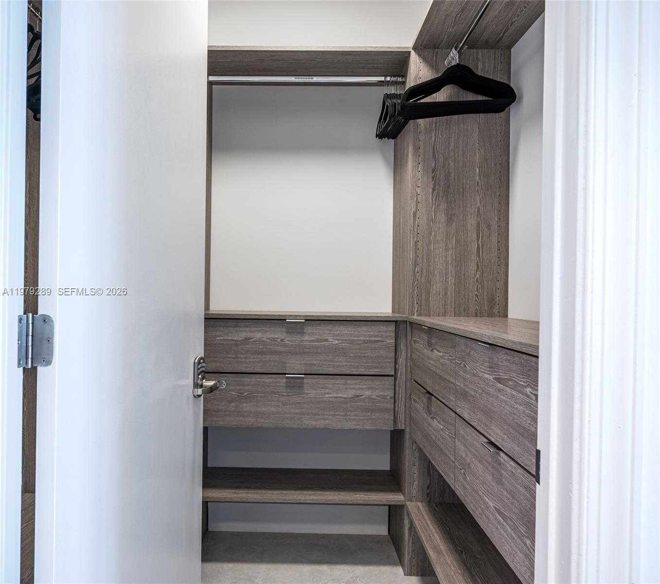 DIPLOMAT OCEANFRONT RESID - Residential Lease