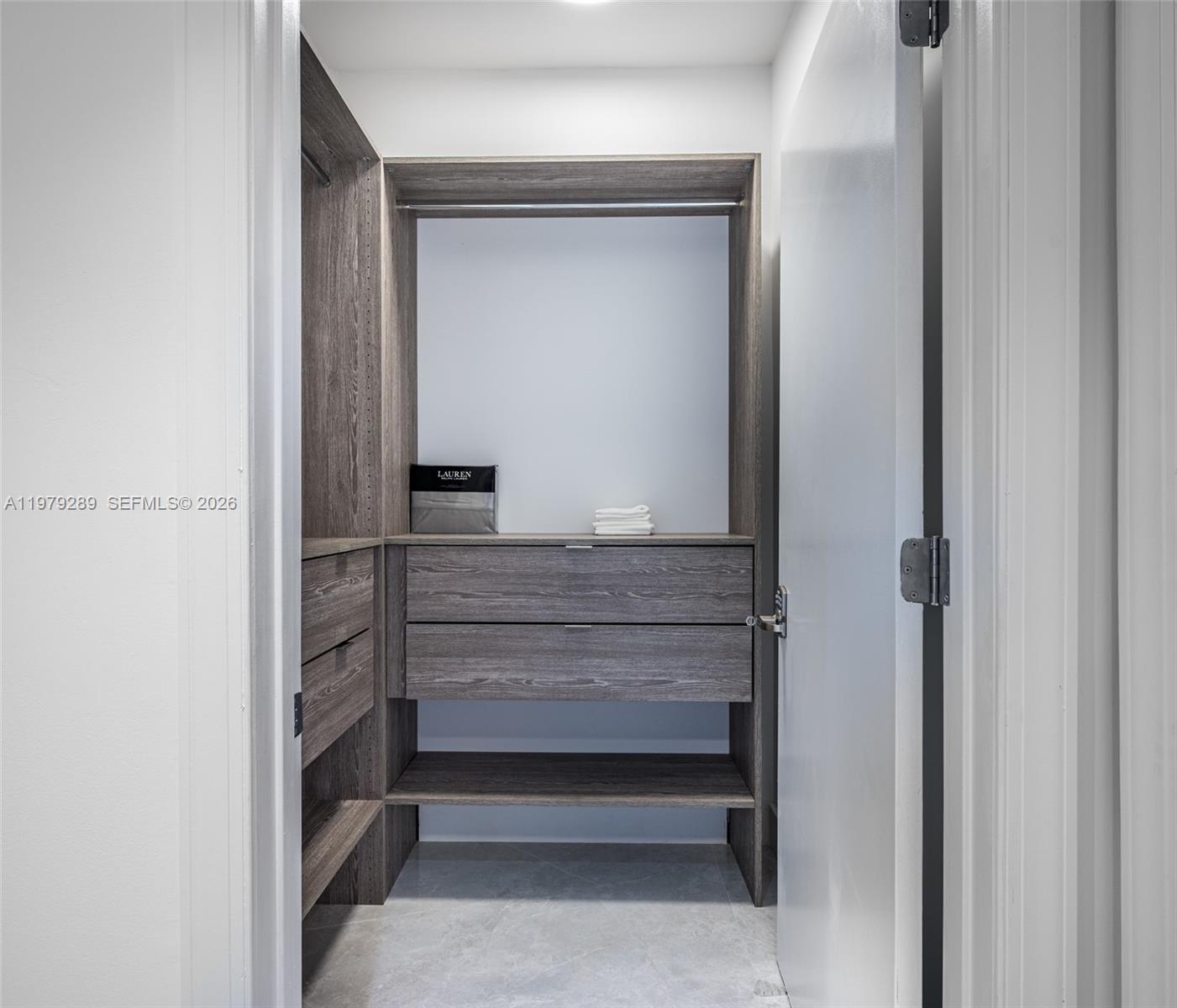 DIPLOMAT OCEANFRONT RESID - Residential Lease