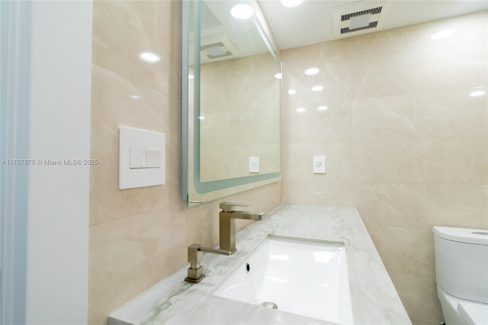 WINSTON TOWER 300 CONDO - Residential