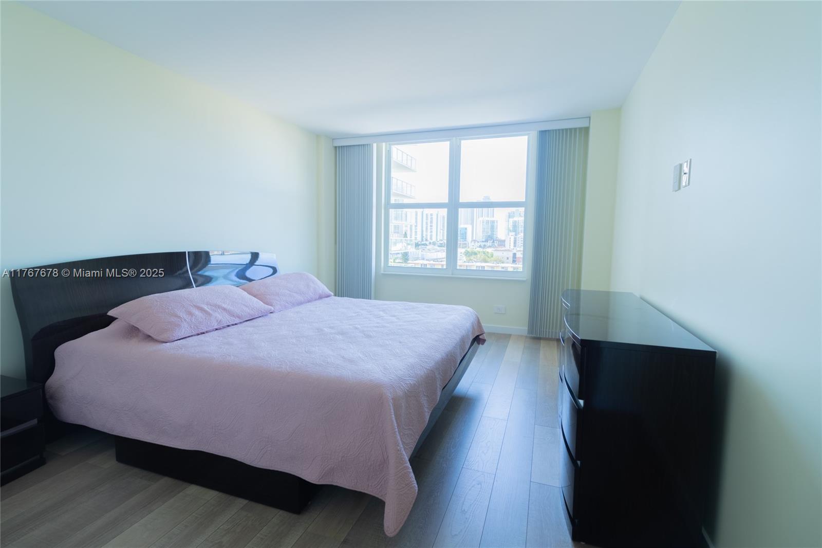 WINSTON TOWER 300 CONDO - Residential