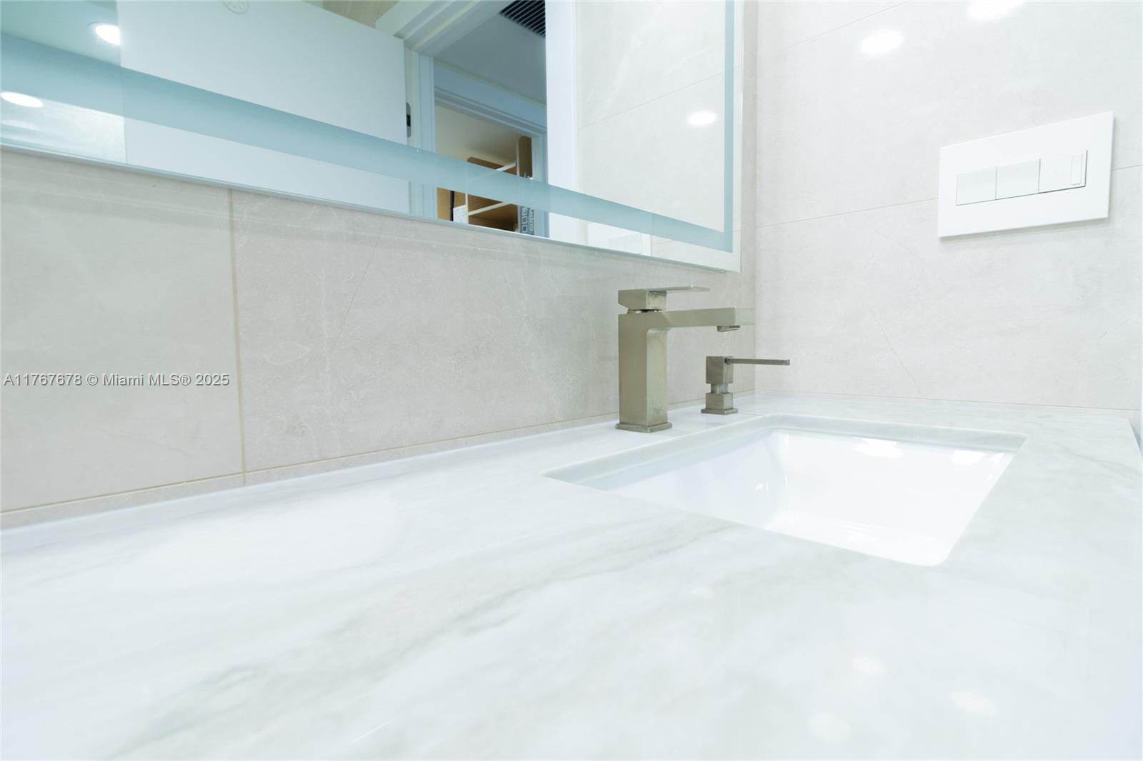 WINSTON TOWER 300 CONDO - Residential