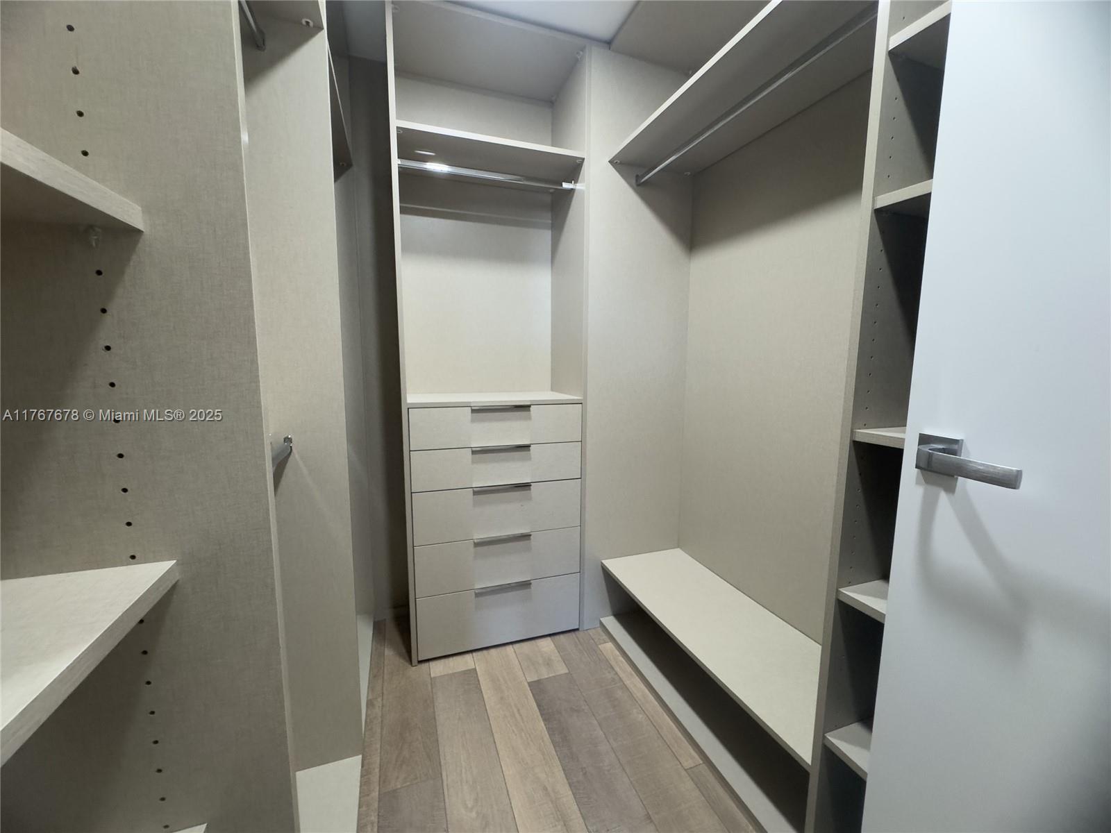 WINSTON TOWER 300 CONDO - Residential