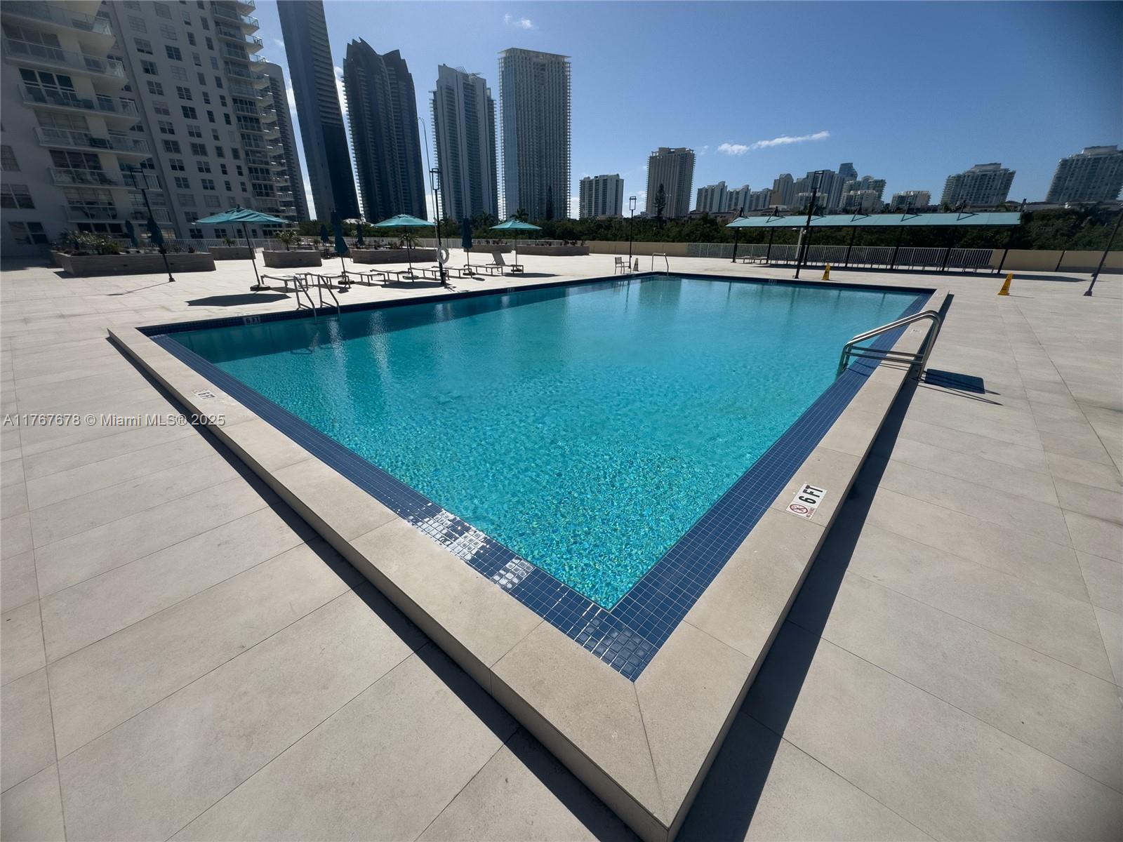 WINSTON TOWER 300 CONDO - Residential