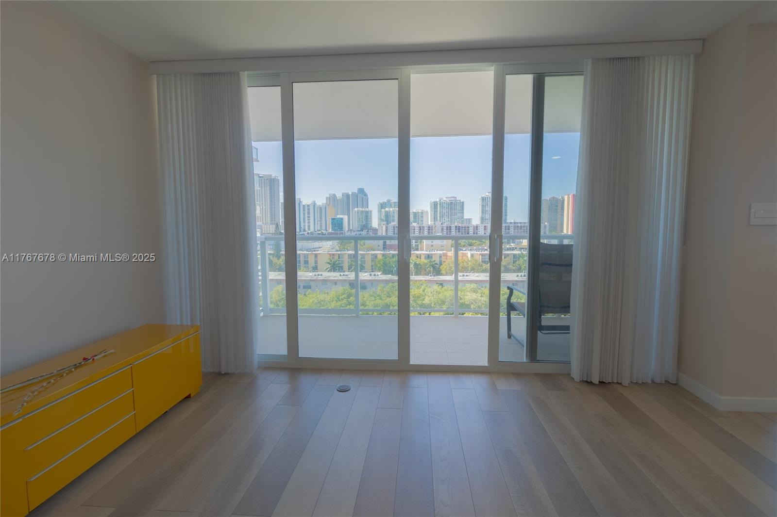 WINSTON TOWER 300 CONDO - Residential