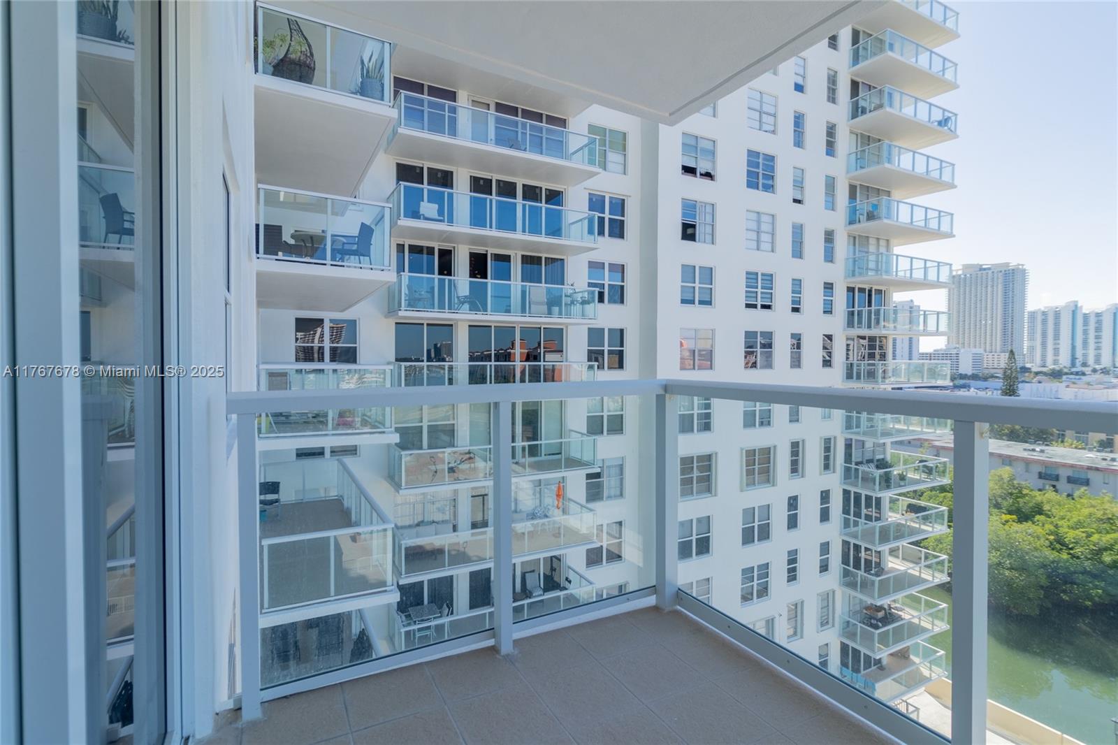 WINSTON TOWER 300 CONDO - Residential