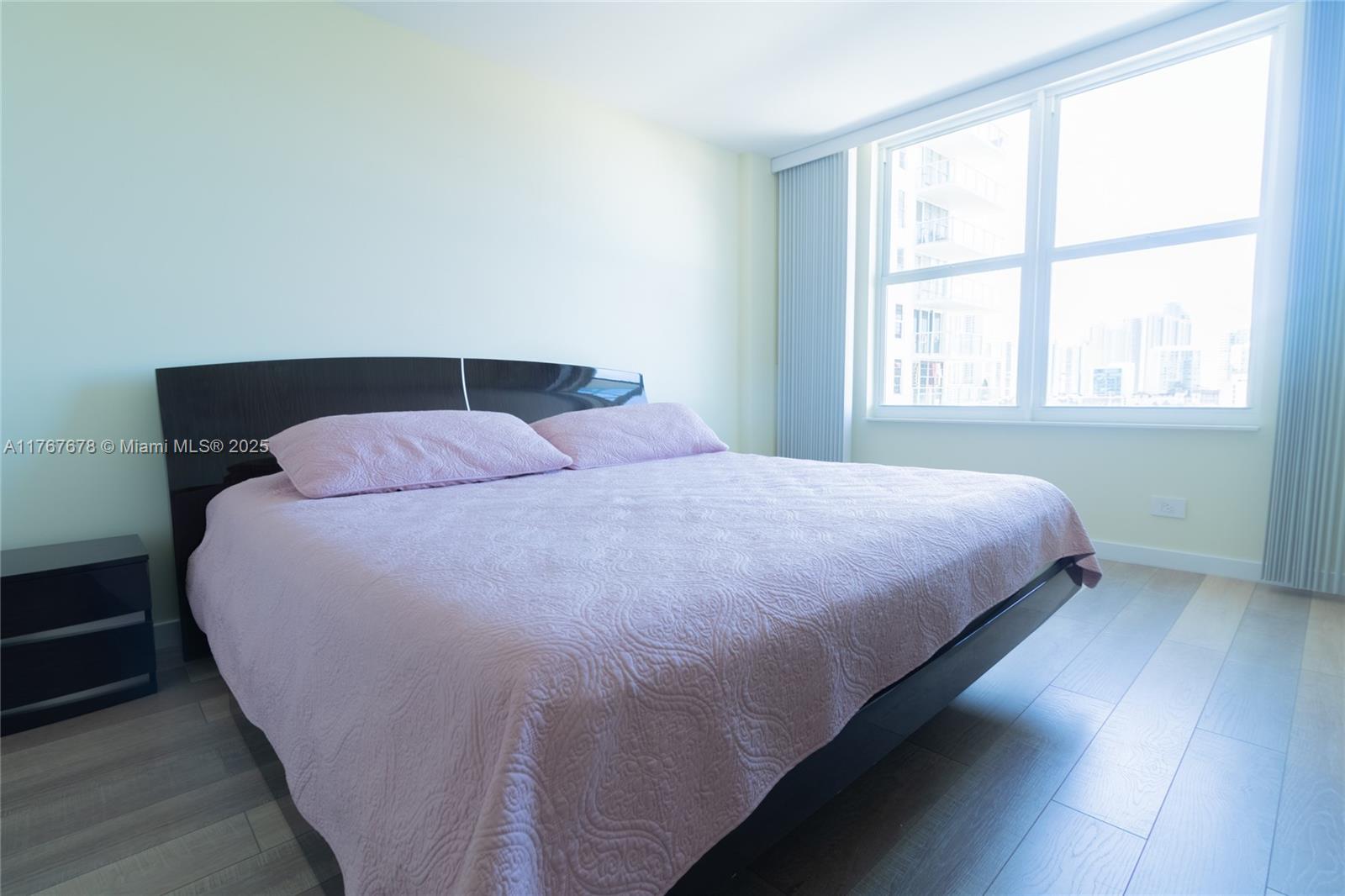 WINSTON TOWER 300 CONDO - Residential