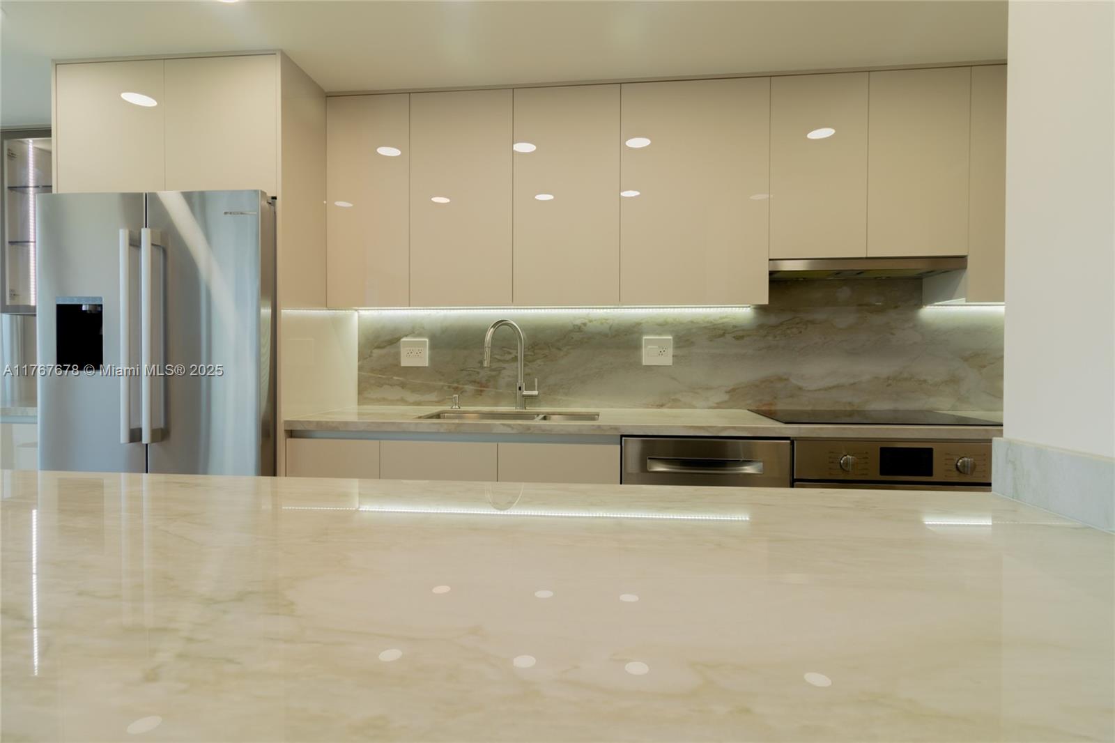 WINSTON TOWER 300 CONDO - Residential