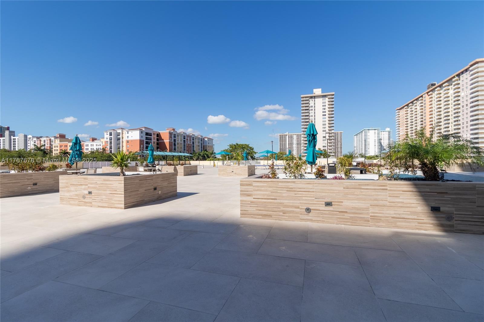 WINSTON TOWER 300 CONDO - Residential