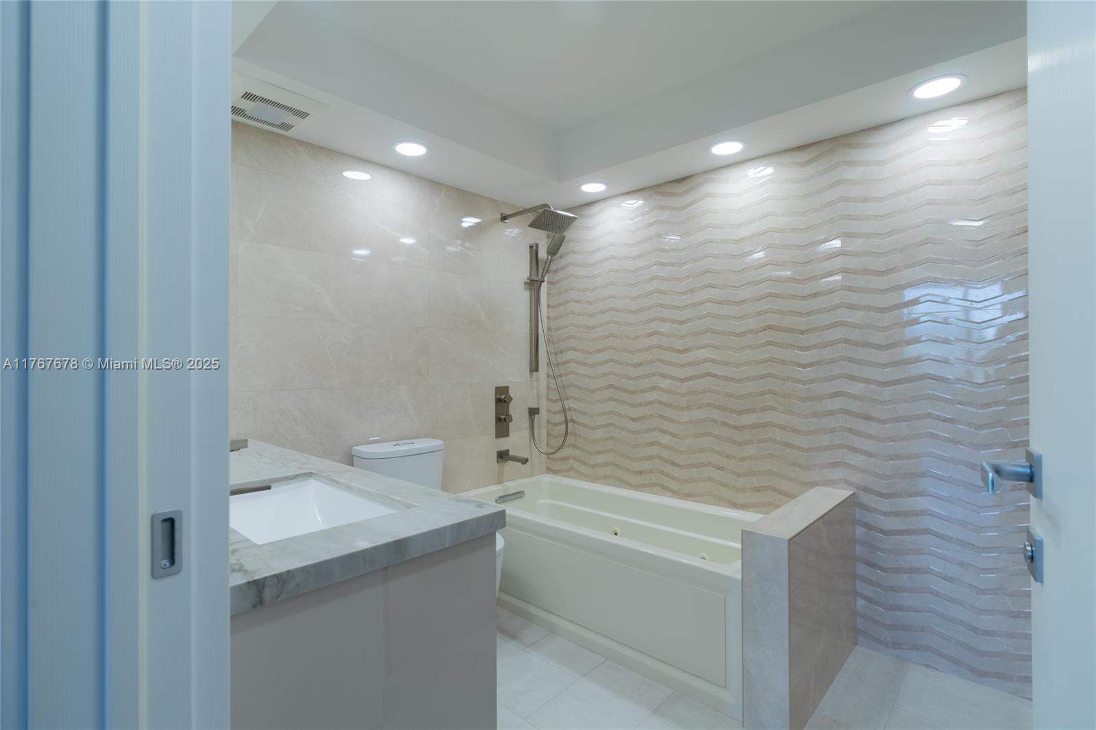 WINSTON TOWER 300 CONDO - Residential