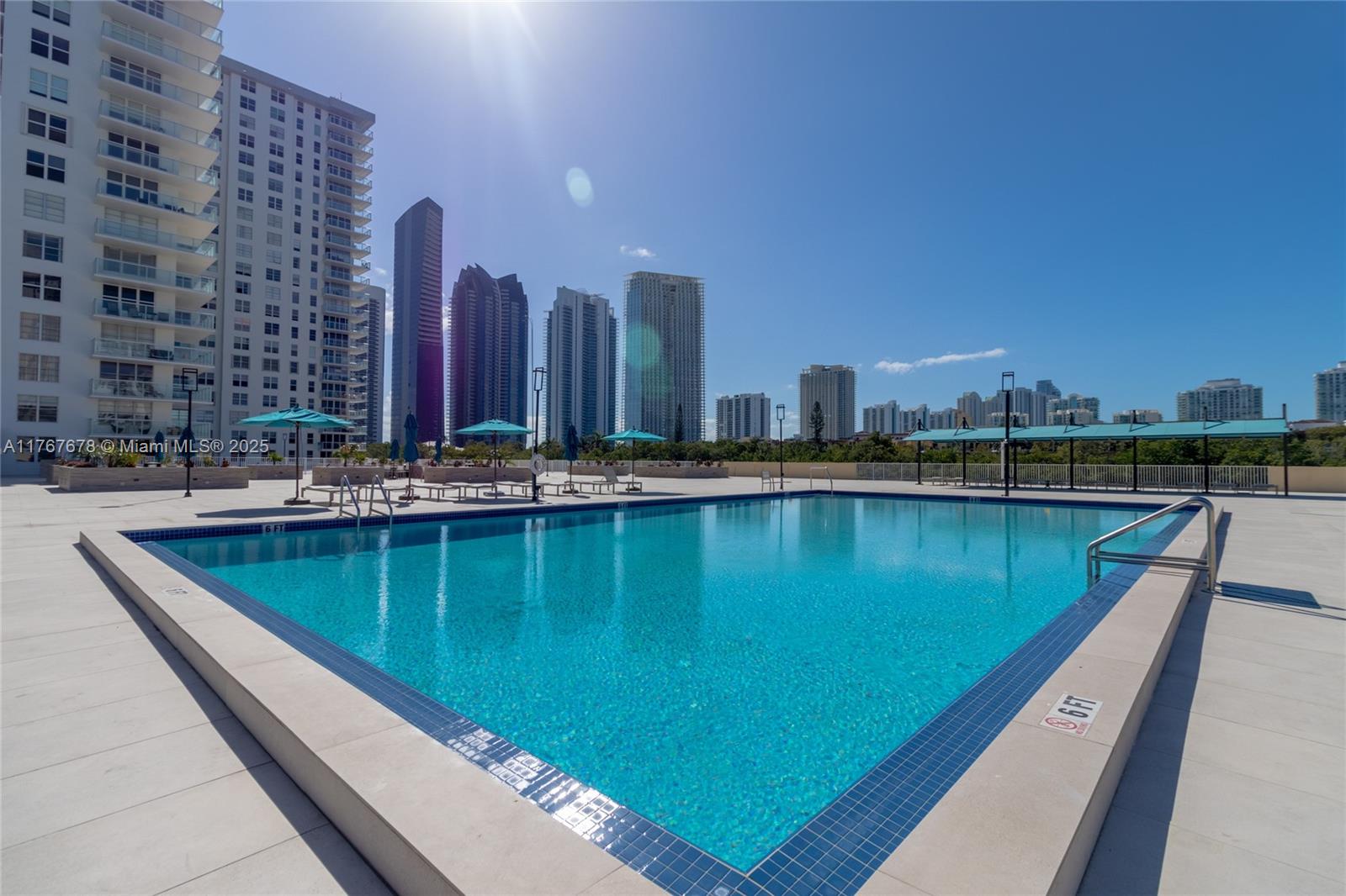 WINSTON TOWER 300 CONDO - Residential