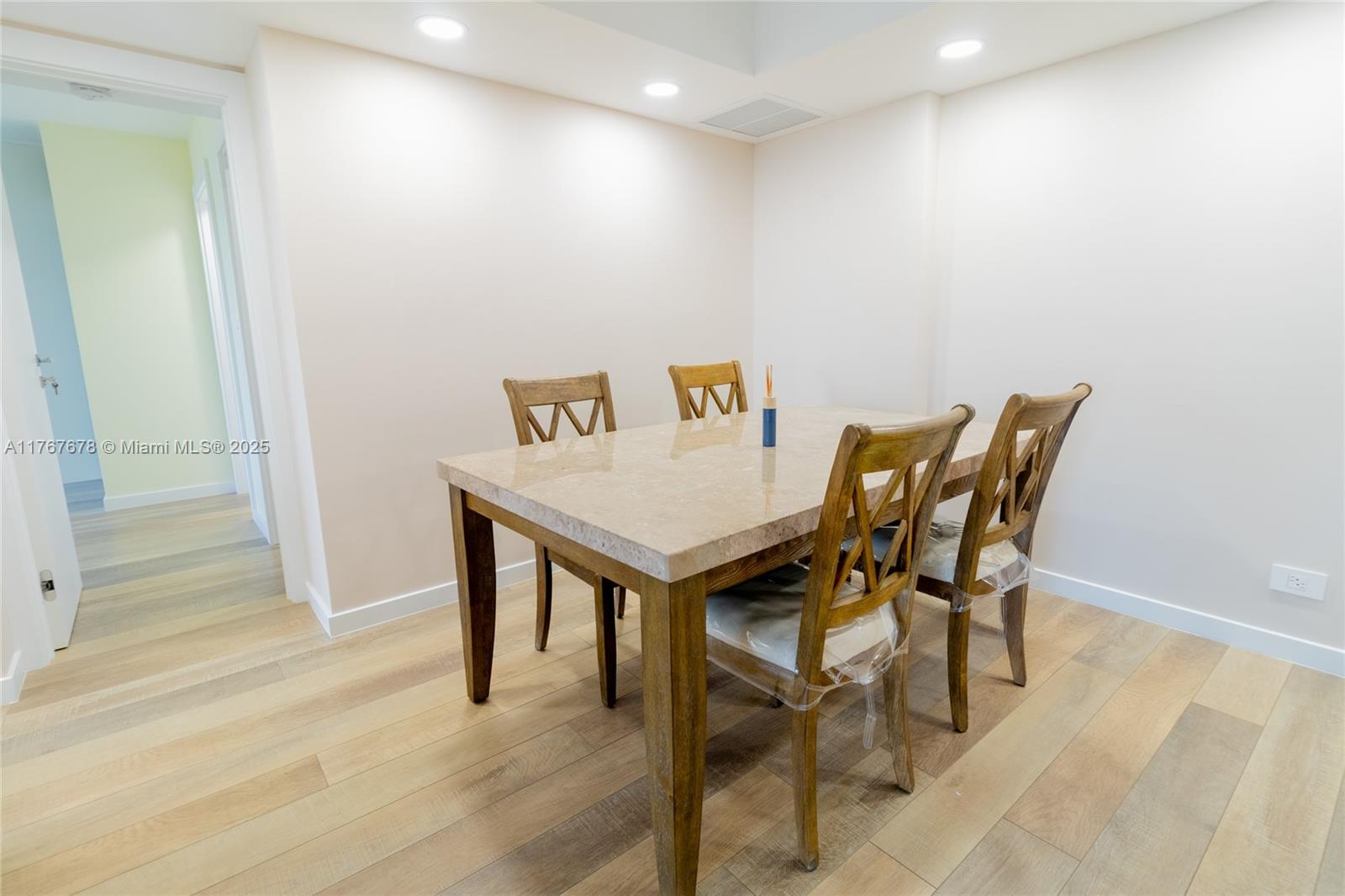 WINSTON TOWER 300 CONDO - Residential