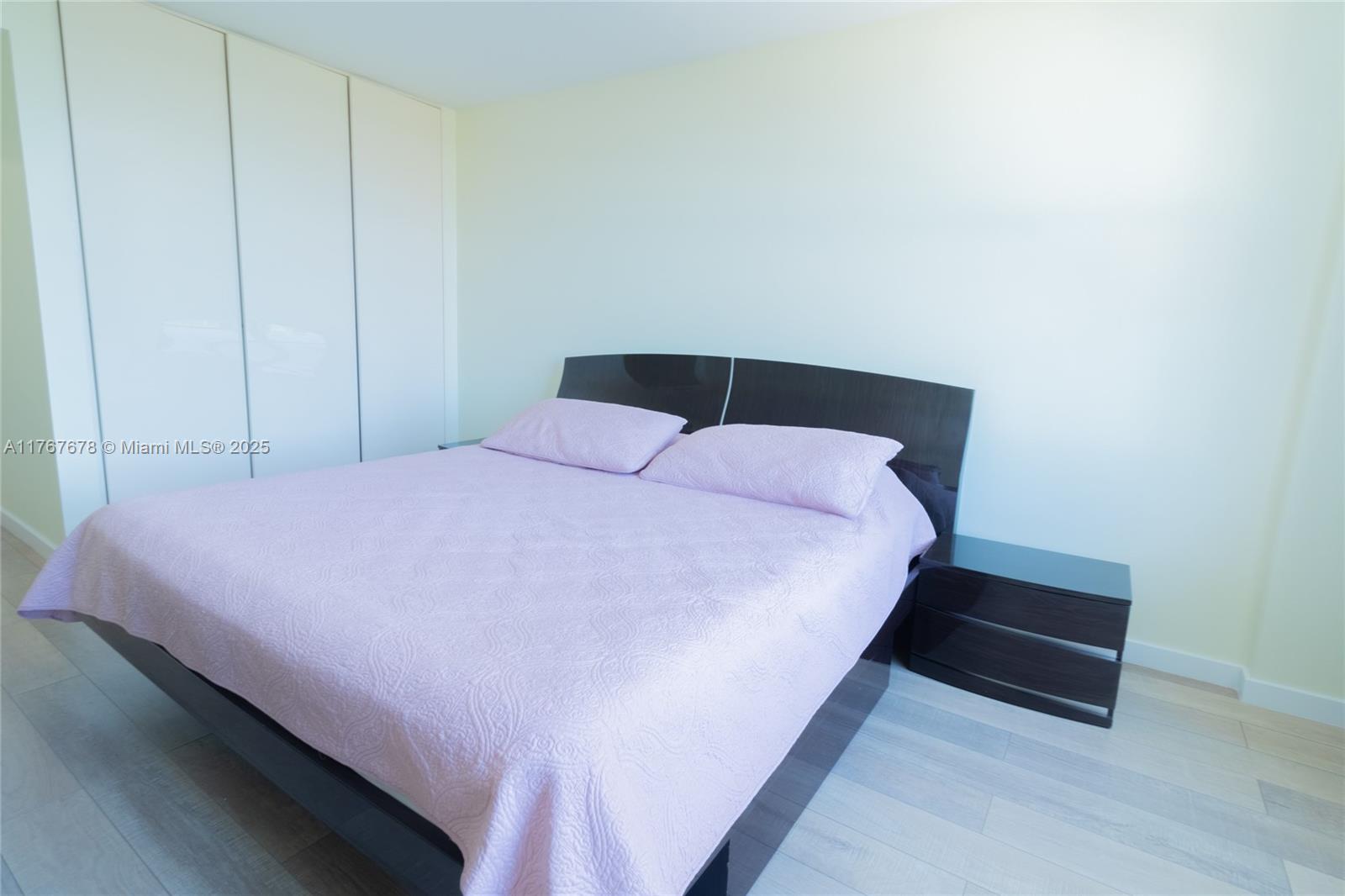 WINSTON TOWER 300 CONDO - Residential