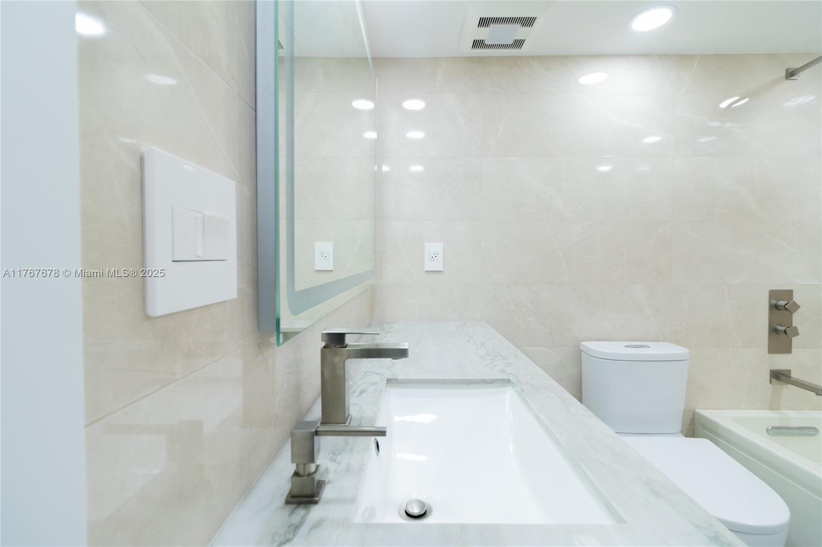 WINSTON TOWER 300 CONDO - Residential