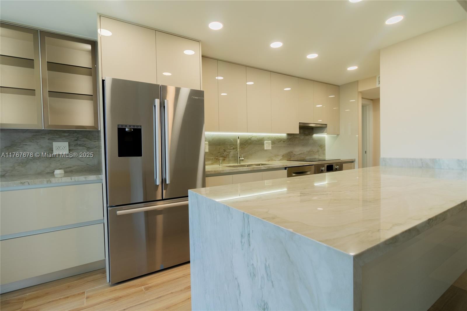 WINSTON TOWER 300 CONDO - Residential