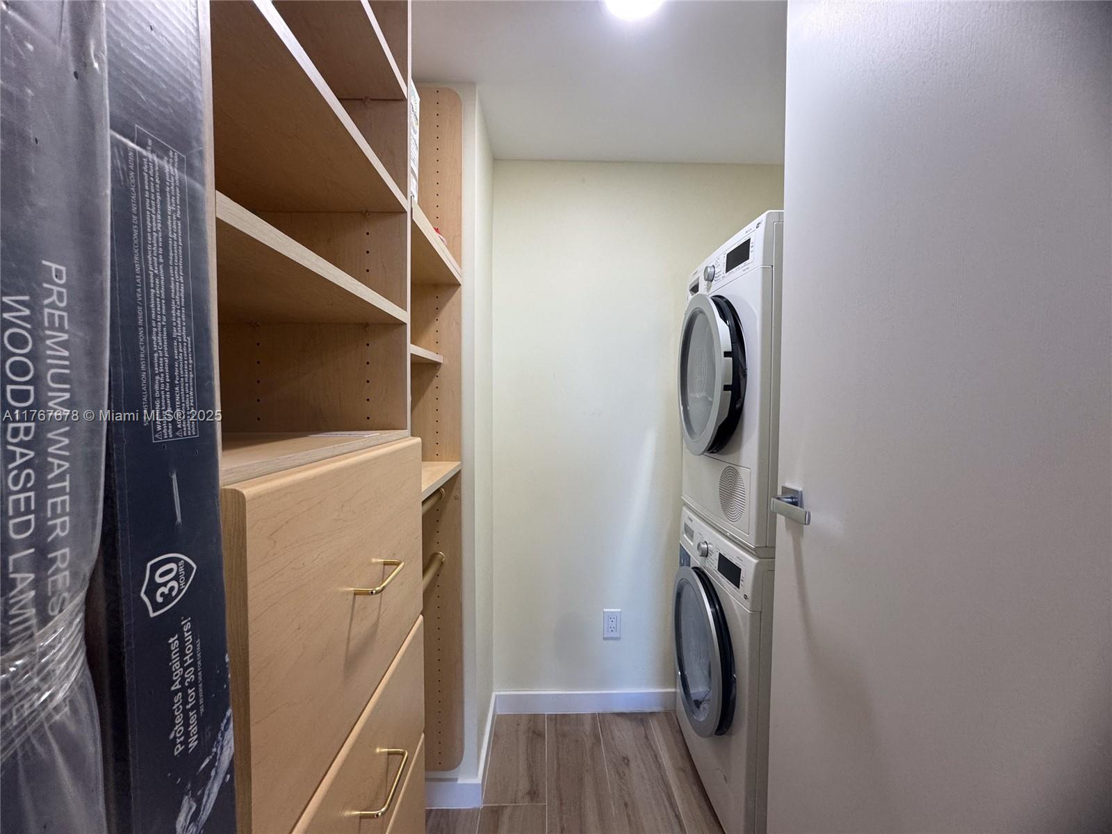 WINSTON TOWER 300 CONDO - Residential